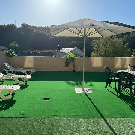 アパート Sunset Terrace トリアカステーラ